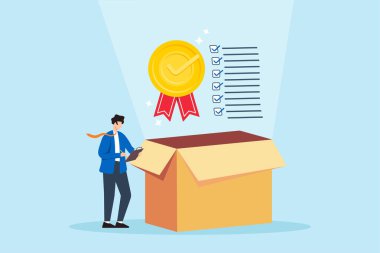 İş adamı, kalite kontrolü, QC 'yi gösteren onaylanmış kontrol listesi ile kaliteyi gözden geçiriyor. Standartların karşılanıp karşılanmadığını kontrol ederek ve onaylayarak ürün ve hizmet dağıtımında mükemmelliği sağlama kavramı