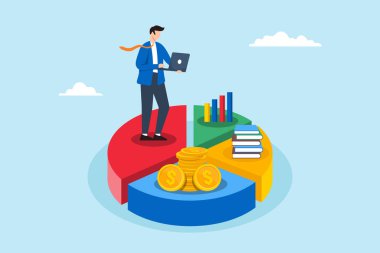 İş adamlarının dizüstü bilgisayardaki düz çizimi mal paylaşımı ve finansal çeşitlilik için pasta grafiğini analiz ediyor.