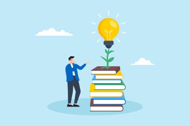 Kitap yığını ve ampul bitkisi olan zeki genç bir adamın düz çizimi başarı için bilgi ve yaratıcılığı temsil ediyor.