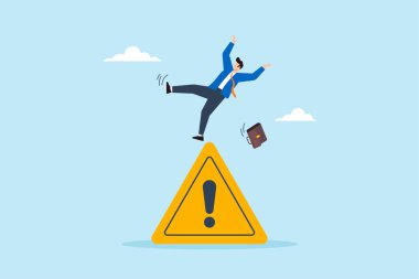Tehlike uyarısı üzerine işadamı kaymasının düz bir çizimi ünlem işareti ile iş risk sorunu sorunu önleme tehlikesini önleme
