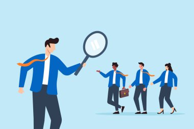 Çeşitli iş adayları işe alma sürecini ve yetenek arama boşluğunu değerlendirmek için büyüteç kullanan iş adamlarının düz çizimi