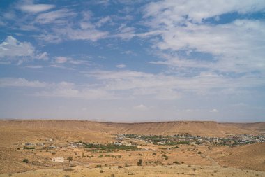 Ksar Beni Barka - Tataouine Bölgesi - Güney Tunus Ülkenin en büyük Ksar 'larından biridir. Fransız himayesinin başında terk edilmiştir.