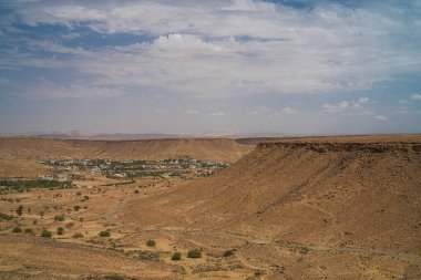 Ksar Beni Barka - Tataouine Bölgesi - Güney Tunus Ülkenin en büyük Ksar 'larından biridir. Fransız himayesinin başında terk edilmiştir.