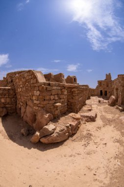 Ksar Beni Barka - Tataouine Bölgesi - Güney Tunus Ülkenin en büyük Ksar 'larından biridir. Fransız himayesinin başında terk edilmiştir.