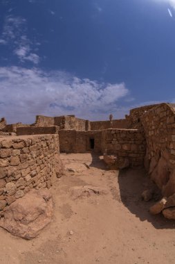 Ksar Beni Barka - Tataouine Bölgesi - Güney Tunus Ülkenin en büyük Ksar 'larından biridir. Fransız himayesinin başında terk edilmiştir.