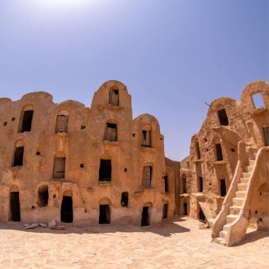 Ksar Ouled Soltane - Güney Tunus Güçlendirilmiş tahıl ambarı ve turizm merkezi, Star Wars filminde de yer aldı.