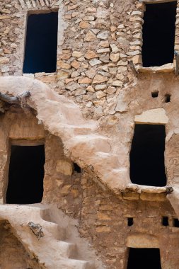 Ksar Mourabitine - Tataouine Bölgesi - Tunus 'un görkemli ve en iyi Kunisiaone bölgesi stratejik konumu ve miras bileşenlerindeki zenginliği ile tanımlanır