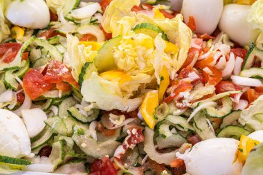 Farklı yemeklerin resimleri.