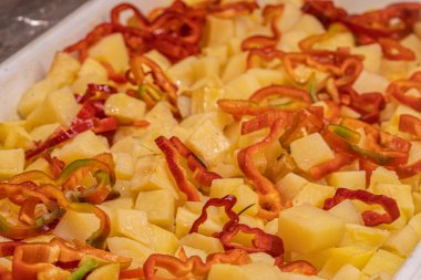 Farklı yemeklerin resimleri.