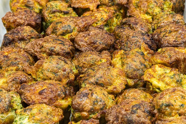 Farklı yemeklerin resimleri.