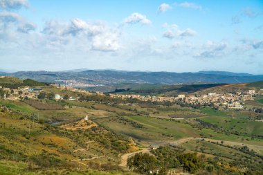 Konstantin - Kuzeydoğu Cezayir 'in Konstantin Eyaleti' nin başkenti.