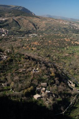 Konstantin - Kuzeydoğu Cezayir 'in Konstantin Eyaleti' nin başkenti.