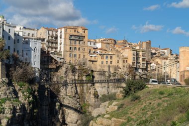 Konstantin - Kuzeydoğu Cezayir 'in Konstantin Eyaleti' nin başkenti.