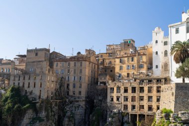 Konstantin - Kuzeydoğu Cezayir 'in Konstantin Eyaleti' nin başkenti.