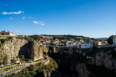 Konstantin - Kuzeydoğu Cezayir 'in Konstantin Eyaleti' nin başkenti.