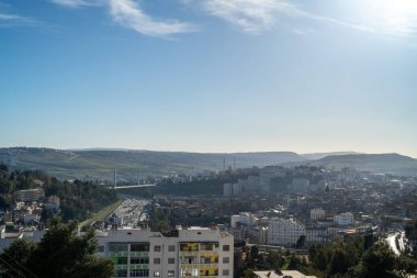 Konstantin - Kuzeydoğu Cezayir 'in Konstantin Eyaleti' nin başkenti.