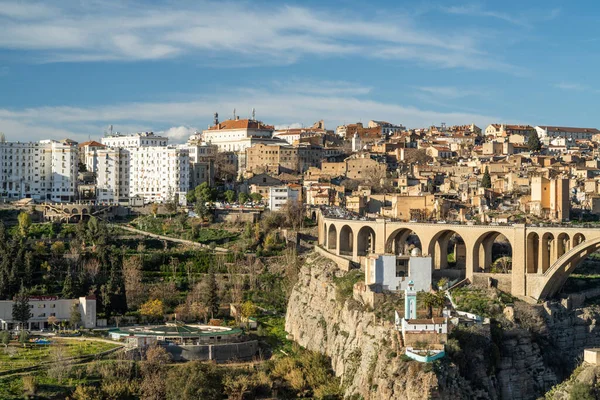 Konstantin - Kuzeydoğu Cezayir 'in Konstantin Eyaleti' nin başkenti.