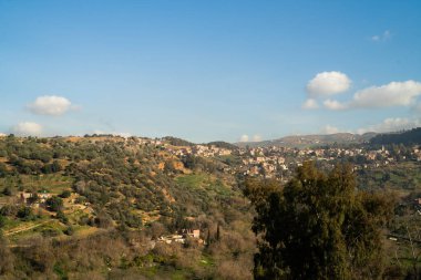 Konstantin - Kuzeydoğu Cezayir 'in Konstantin Eyaleti' nin başkenti.