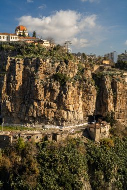 Konstantin - Kuzeydoğu Cezayir 'in Konstantin Eyaleti' nin başkenti.