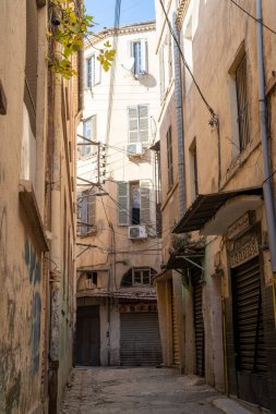 Konstantin. Eski şehrin sokakları. Kuzeydoğu Cezayir 'in Konstantin Eyaleti' nin başkenti..