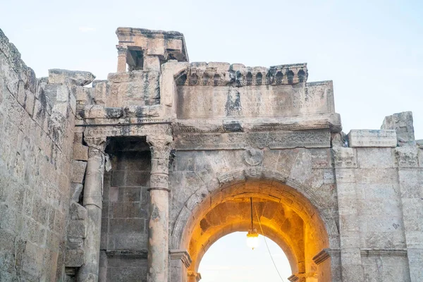 테베사 Tebessa 카라칼라 Thebeste 카라칼의 Arch Caracalla Tetrapylon 로마의 승리의 — 스톡 사진