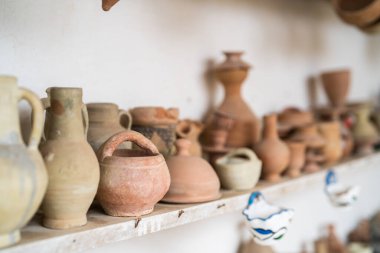 Güney Tunus 'ta büyük bir ada olan Djerba' da seramik atölyesi