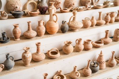 Güney Tunus 'ta büyük bir ada olan Djerba' da seramik atölyesi