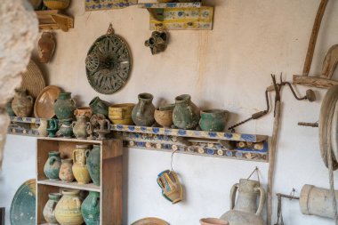 Güney Tunus 'ta büyük bir ada olan Djerba' da seramik atölyesi