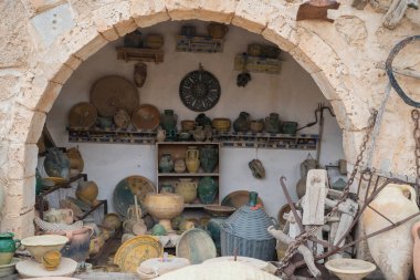 Güney Tunus 'ta büyük bir ada olan Djerba' da seramik atölyesi