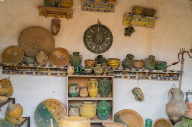 Güney Tunus 'ta büyük bir ada olan Djerba' da seramik atölyesi