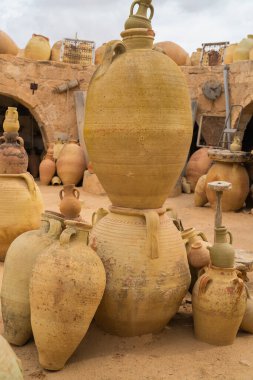 Güney Tunus 'ta büyük bir ada olan Djerba' da seramik atölyesi