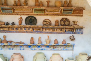 Güney Tunus 'ta büyük bir ada olan Djerba' da seramik atölyesi