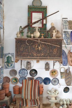 Güney Tunus 'ta büyük bir ada olan Djerba' da seramik atölyesi