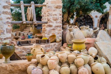 Güney Tunus 'ta büyük bir ada olan Djerba' da seramik atölyesi