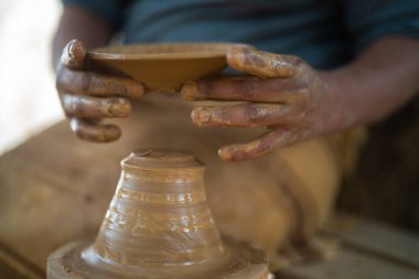 Güney Tunus 'ta büyük bir ada olan Djerba' da seramik atölyesi