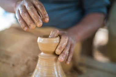 Güney Tunus 'ta büyük bir ada olan Djerba' da seramik atölyesi