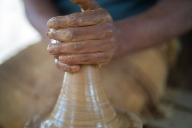 Güney Tunus 'ta büyük bir ada olan Djerba' da seramik atölyesi