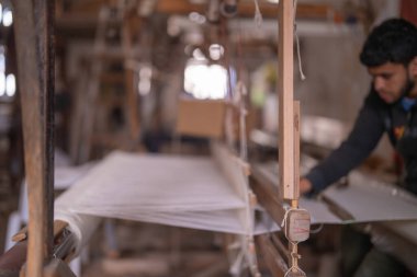 Güney Tunus 'ta büyük bir ada olan Djerba' da dokuma atölyesi