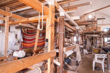 Güney Tunus 'ta büyük bir ada olan Djerba' da dokuma atölyesi