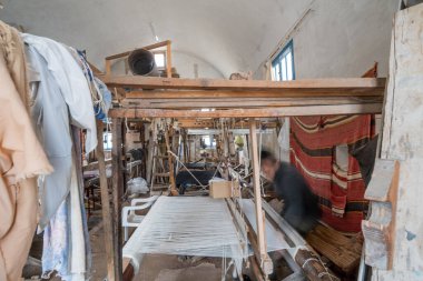 Güney Tunus 'ta büyük bir ada olan Djerba' da dokuma atölyesi