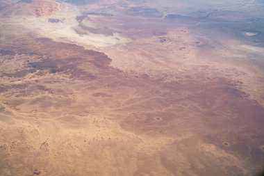 Gökten görünen Cezayir çölü. Tassili-Djanet Ulusal Parkı