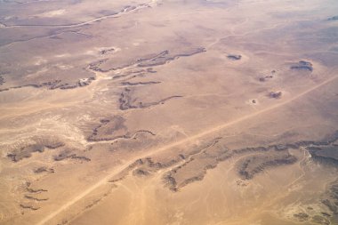 Gökten görünen Cezayir çölü. Tassili-Djanet Ulusal Parkı