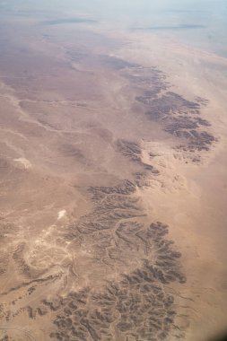 Gökten görünen Cezayir çölü. Tassili-Djanet Ulusal Parkı