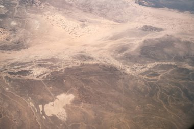 Gökten görünen Cezayir çölü. Tassili-Djanet Ulusal Parkı