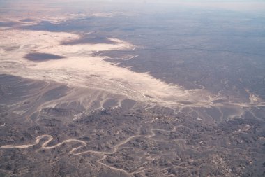 Gökten görünen Cezayir çölü. Tassili-Djanet Ulusal Parkı