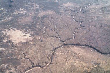 Gökten görünen Cezayir çölü. Tassili-Djanet Ulusal Parkı
