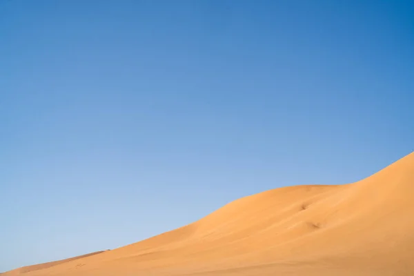 位于阿尔及利亚Djanet市Tadrart Rouge Tassili Najer撒哈拉沙漠的风景 五彩斑斓的橙色沙子 — 图库照片