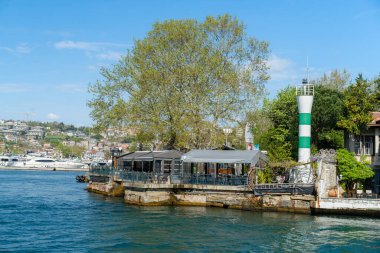 Boğazın kıyıları, Karadeniz 'den Marmara Denizi' ne, İstanbul 'un Avrupa ve Asya kesiminin coğrafi olarak ayrılması - Türkiye