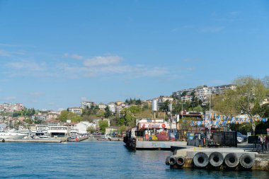 Boğazın kıyıları, Karadeniz 'den Marmara Denizi' ne, İstanbul 'un Avrupa ve Asya kesiminin coğrafi olarak ayrılması - Türkiye