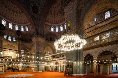Yeni Cami olarak bilinen Yeni Cami, İstanbul, Türkiye 'de bulunan ikonik bir cami